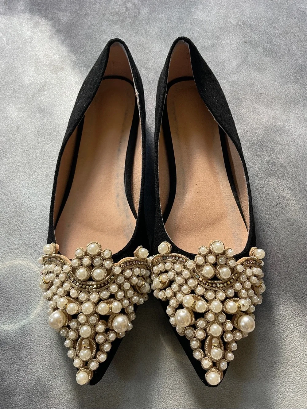 Gorgeous Pearl and Gold Black Flats | Size 43